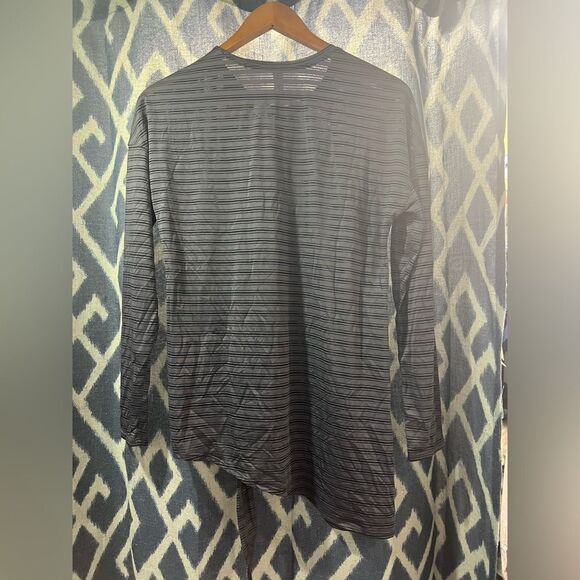 Lululemon Tie Your Practice Top Size 6 - Picture 5 of 7
